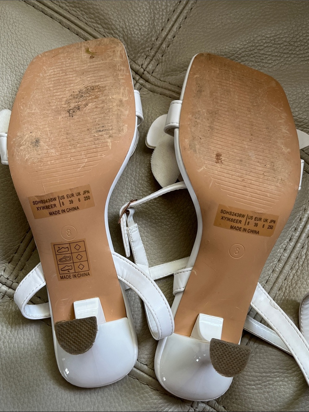 Dream Pairs White Floral Appliqué Ankle Strap Sandals Size 8 - Picture 3 of 7